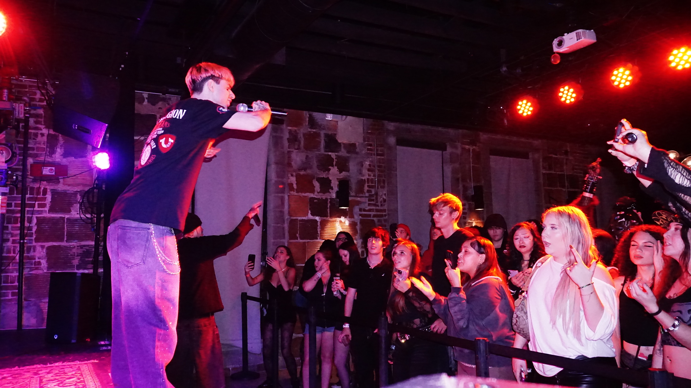 Bradsviral performing to a packed crowd